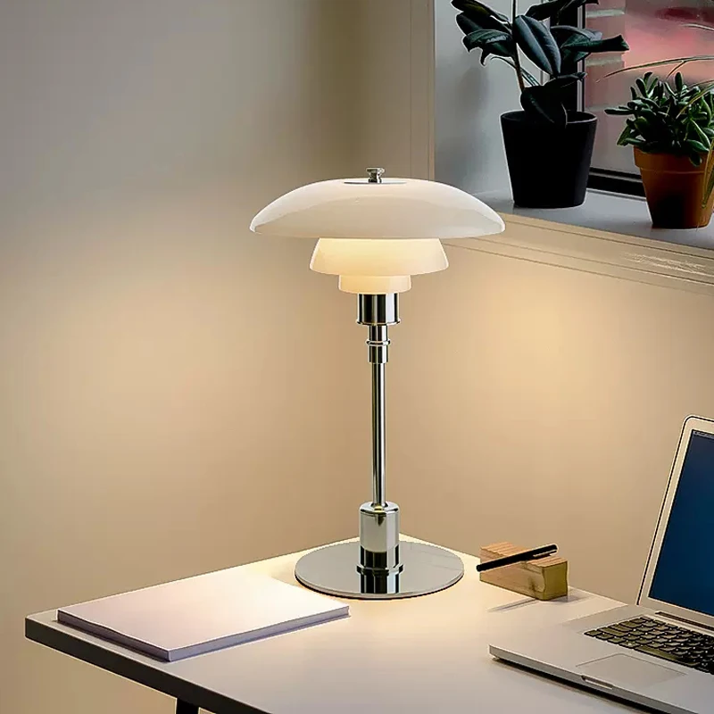 E27 Современная креативная настольная лампа Прикроватная тумбочка для спальни, лампа для кабинета, простое роскошное освещение для офиса, гостиной отеля, украшения дома