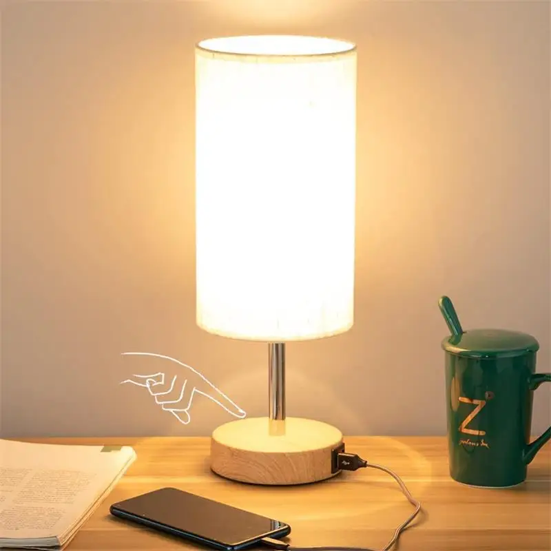 Настольная лампа Прикроватная тумбочка для спальни Простое и креативное затемнение цвета древесины USB Порт для зарядки Светодиодная маленькая настольная лампа
