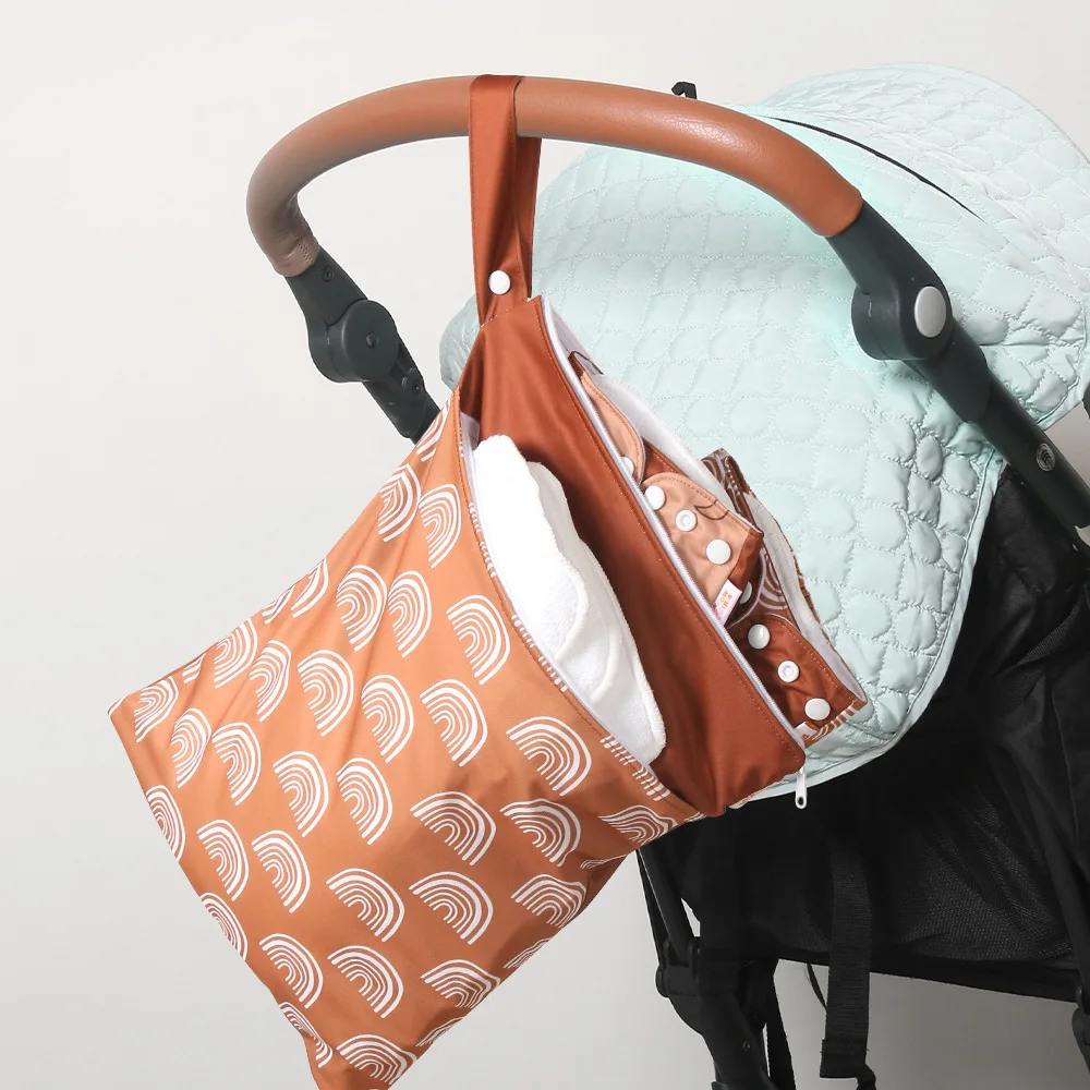 Сумка для детских подгузников, водонепроницаемые влажные сумки с принтом, подвесная сумка для хранения детских колясок на молнии, дорожная сумка для хранения влажных подгузников на открытом воздухе